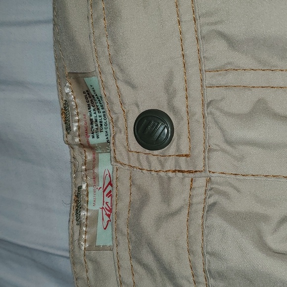 Vintage 90s Macgear Tan Cargo Shorts with Yellow Stitching size 40 - Picture 11 of 13